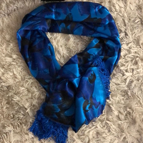 Blue Pattern Scarf - Picture 2 of 3